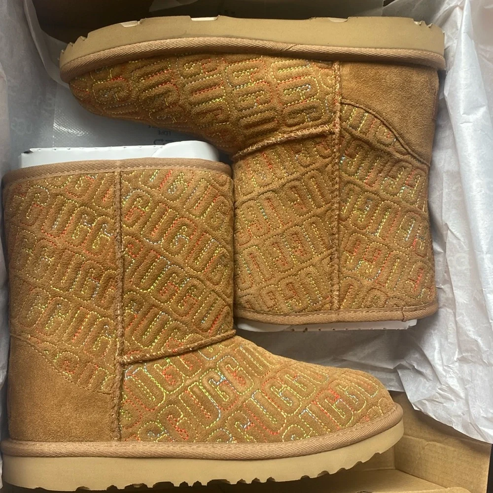 UGG‎ Kids' Classic II Graphic Stitch Short Boot
